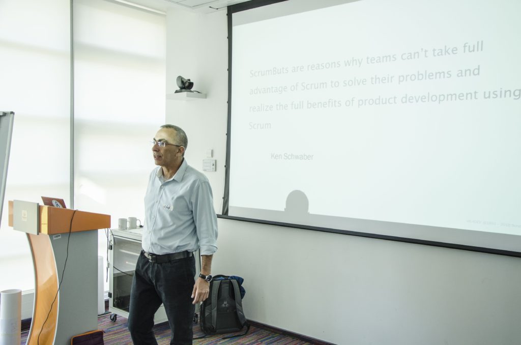 В Киеве прошел тренинг Professional Scrum Master с Одедом Тамиром 23-24 апреля сертифицированный тренер Scrum.org Одед Тамир провел в Киеве тренинг PSM. Осваивать тонкости роли Скрам Мастера пришли не только киевляне, но и гости из других городов и даже стран. Программа тренинга для Скрам Мастеров универсальна — ее разработали и постоянно поддерживают Кен Швабер и другие практики Scrum.org. Но каждый инструктор дополняет ее своими ценными знаниями и подходами. Одед Тамир запомнился участникам тренинга тем, как подробно удалось обсудить каждый вопрос на реальных примерах. Команды разобрали случаи, о которых нет ни слова в Скрам гайде, а вот влияние они имеют огромное.