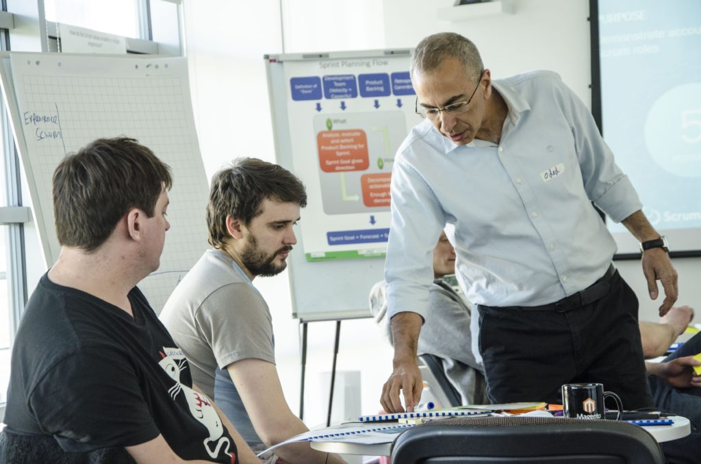 В Киеве прошел тренинг Professional Scrum Master с Одедом Тамиром 23-24 апреля сертифицированный тренер Scrum.org Одед Тамир провел в Киеве тренинг PSM. Осваивать тонкости роли Скрам Мастера пришли не только киевляне, но и гости из других городов и даже стран. Программа тренинга для Скрам Мастеров универсальна — ее разработали и постоянно поддерживают Кен Швабер и другие практики Scrum.org. Но каждый инструктор дополняет ее своими ценными знаниями и подходами. Одед Тамир запомнился участникам тренинга тем, как подробно удалось обсудить каждый вопрос на реальных примерах. Команды разобрали случаи, о которых нет ни слова в Скрам гайде, а вот влияние они имеют огромное.
